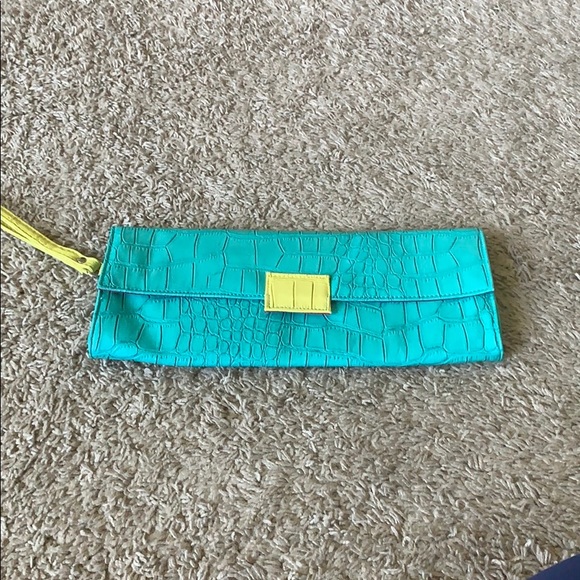 Cute clutch/wristlet - Picture 2 of 3